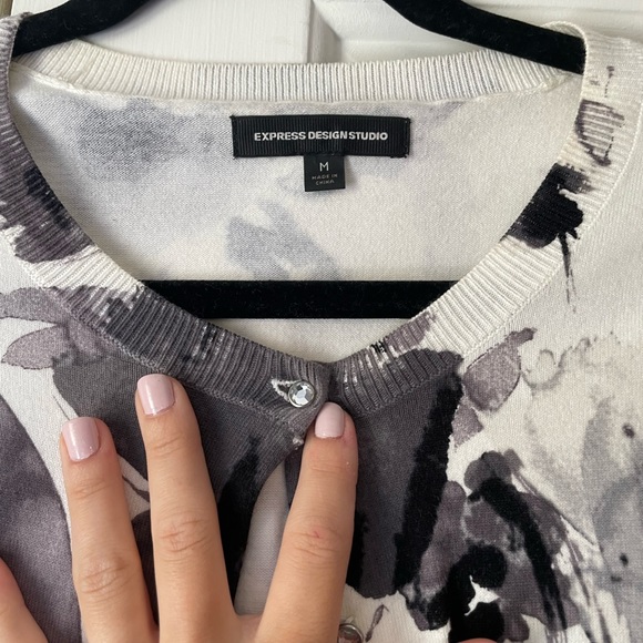 Express floral cardigan, medium - Picture 2 of 2